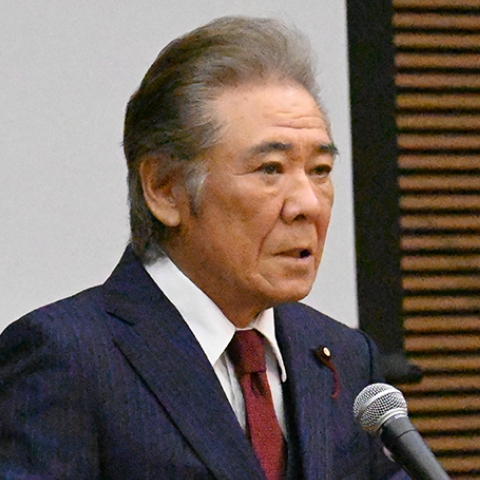 板倉雄馬 役 西岡德馬